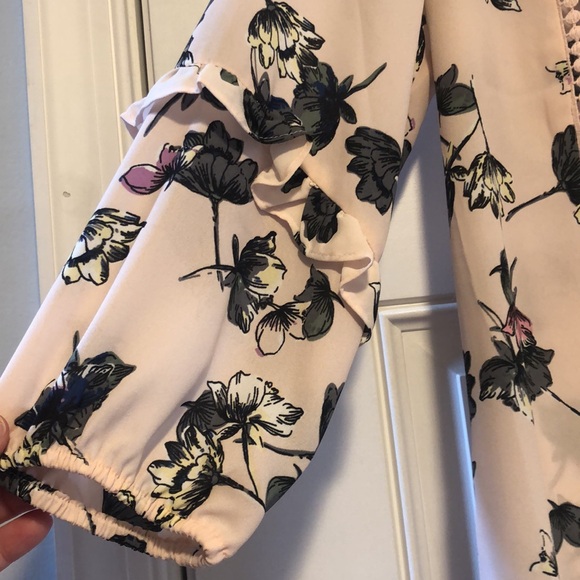 Beautiful Blouse - Picture 5 of 5